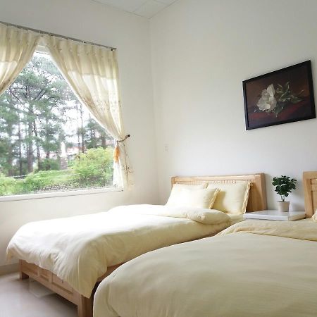Strawberry Hotel Dalat Exterior photo