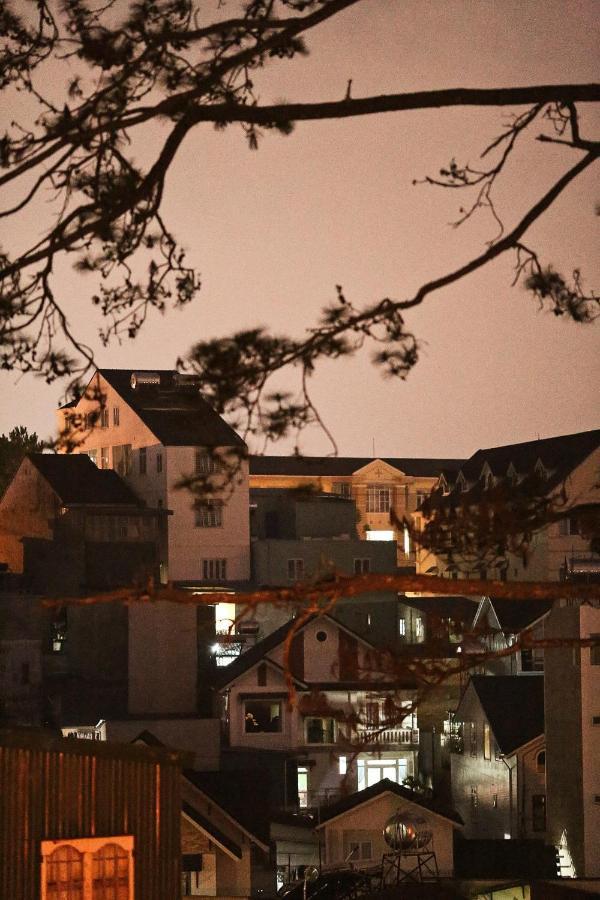 Strawberry Hotel Dalat Exterior photo