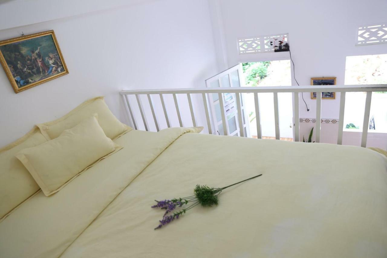 Strawberry Hotel Dalat Exterior photo